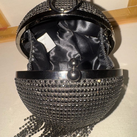 Black Chain Fringe Bag - Picture 6 of 10